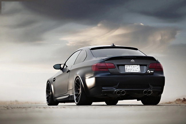 BMW M3 độ sơn đen huyền ảo