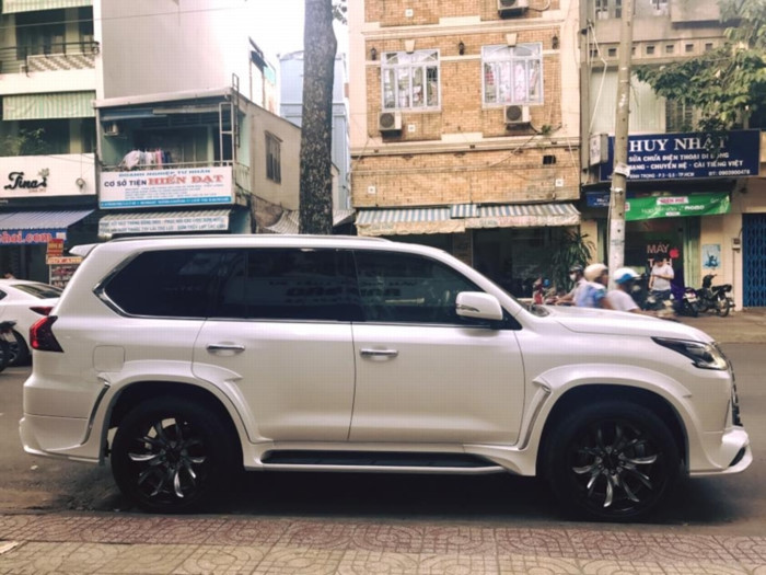 Xe sang Lexus LX570 lên đồ Wald Sports Line cực hiếm 3 Xe sang Lexus LX570 lên đồ Wald Sports Line