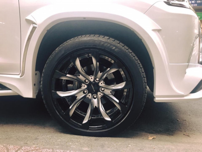 Xe sang Lexus LX570 lên đồ Wald Sports Line cực hiếm 4 Xe sang Lexus LX570 lên đồ Wald Sports Line