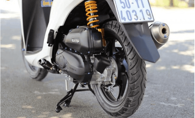 Hệ thống giảm xóc sau xe không hề  kém xịn sò