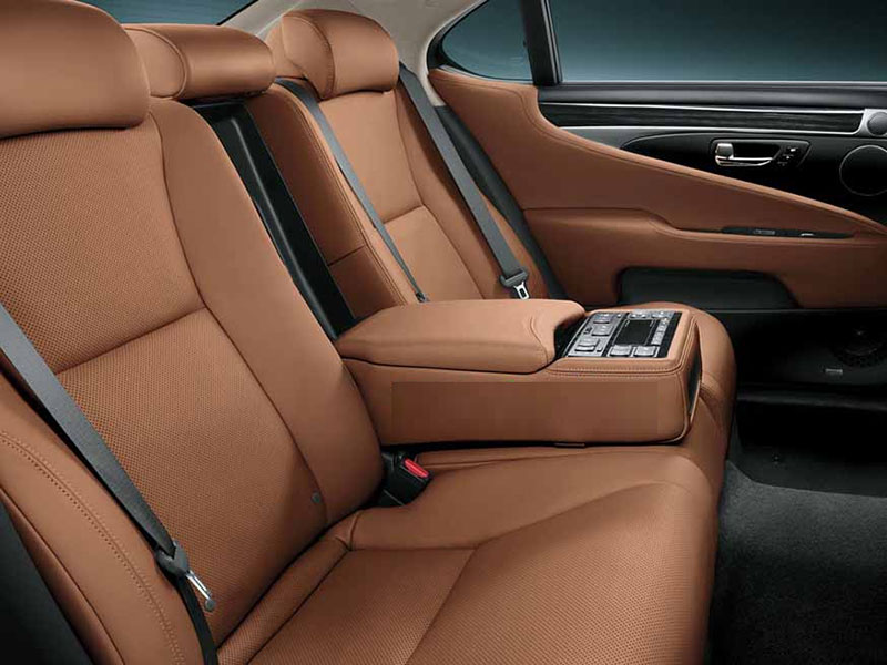 Bọc ghế da nâng cấp nội thất ô tô ở đâu? Địa chỉ trang trí nội thất ô tô uy tín tại TPHCM dia chi trang tri noi that o to uy tin