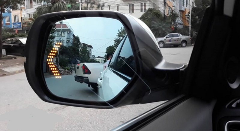 Cảnh báo điểm mù trên gương