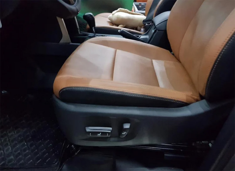 dich vu do ghe chinh dien xe Toyota Innova