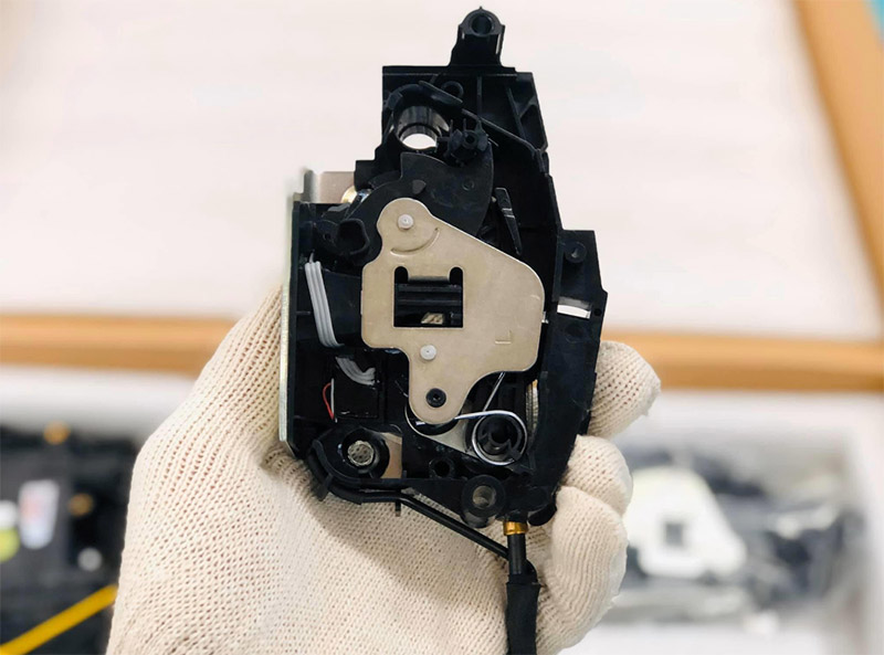 Cửa hít tự động cho xe Hyundai Santafe là gì? cua hit tu dong cho xe Hyundai Santafe