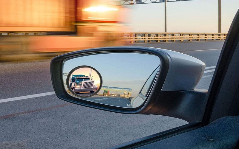 Cảnh báo vượt trên gương