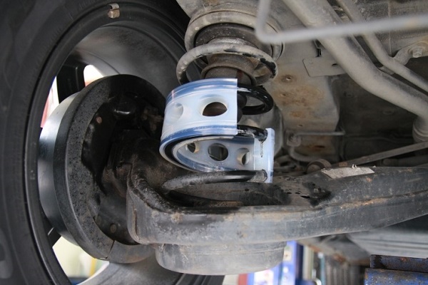 lò xo giảm xóc ô tô