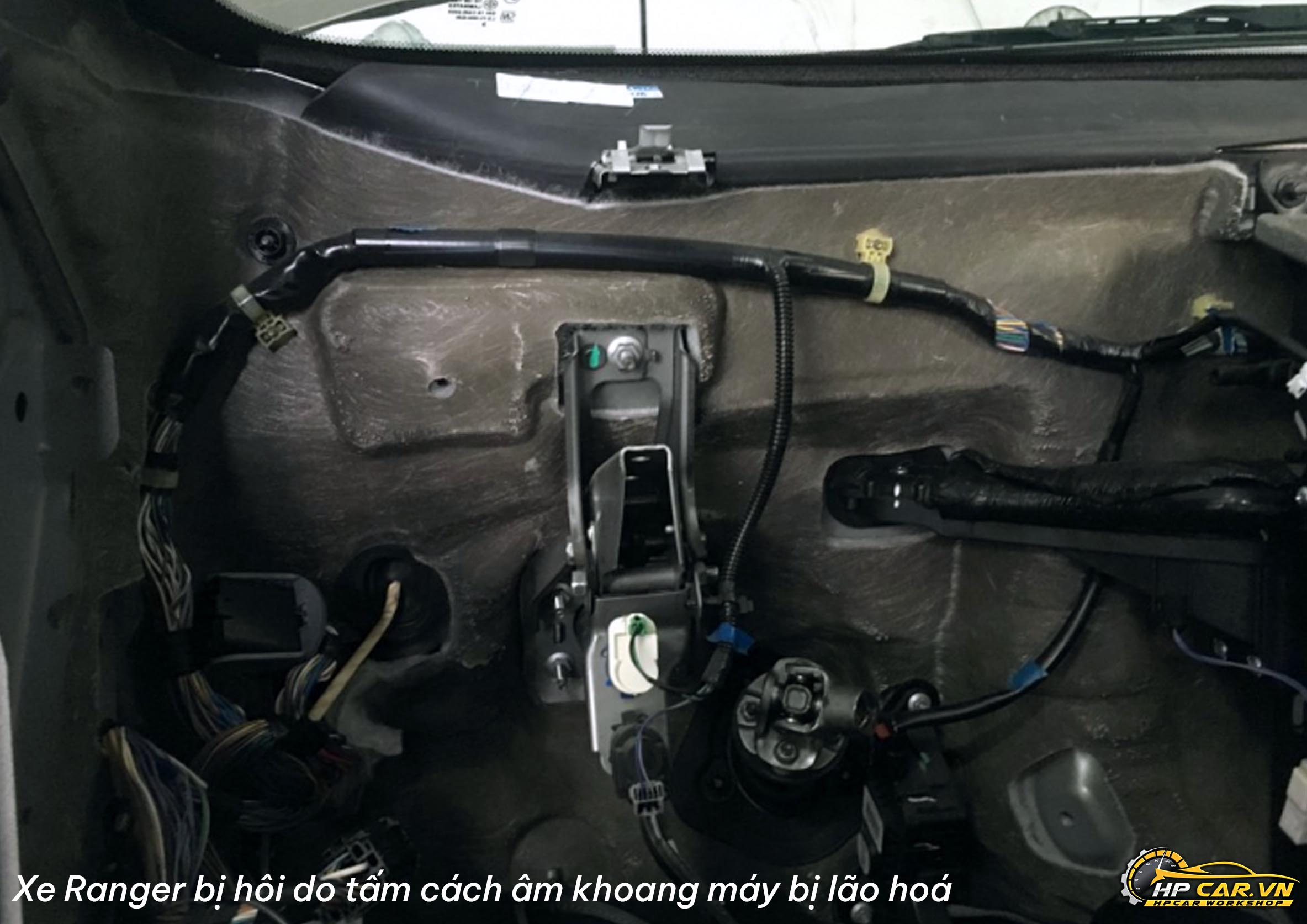 Cách xử lý mùi hôi nội thất xe hơi đơn giản nhưng hiệu quả nhất 2 nguyên nhân gây mùi khó chịu cho nội thất ô xe hơi