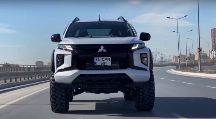 Mitsubishi Triton 2020 bản độ gầm cao ngất ngưởng 1 mitsubishi triton độ gầm cao