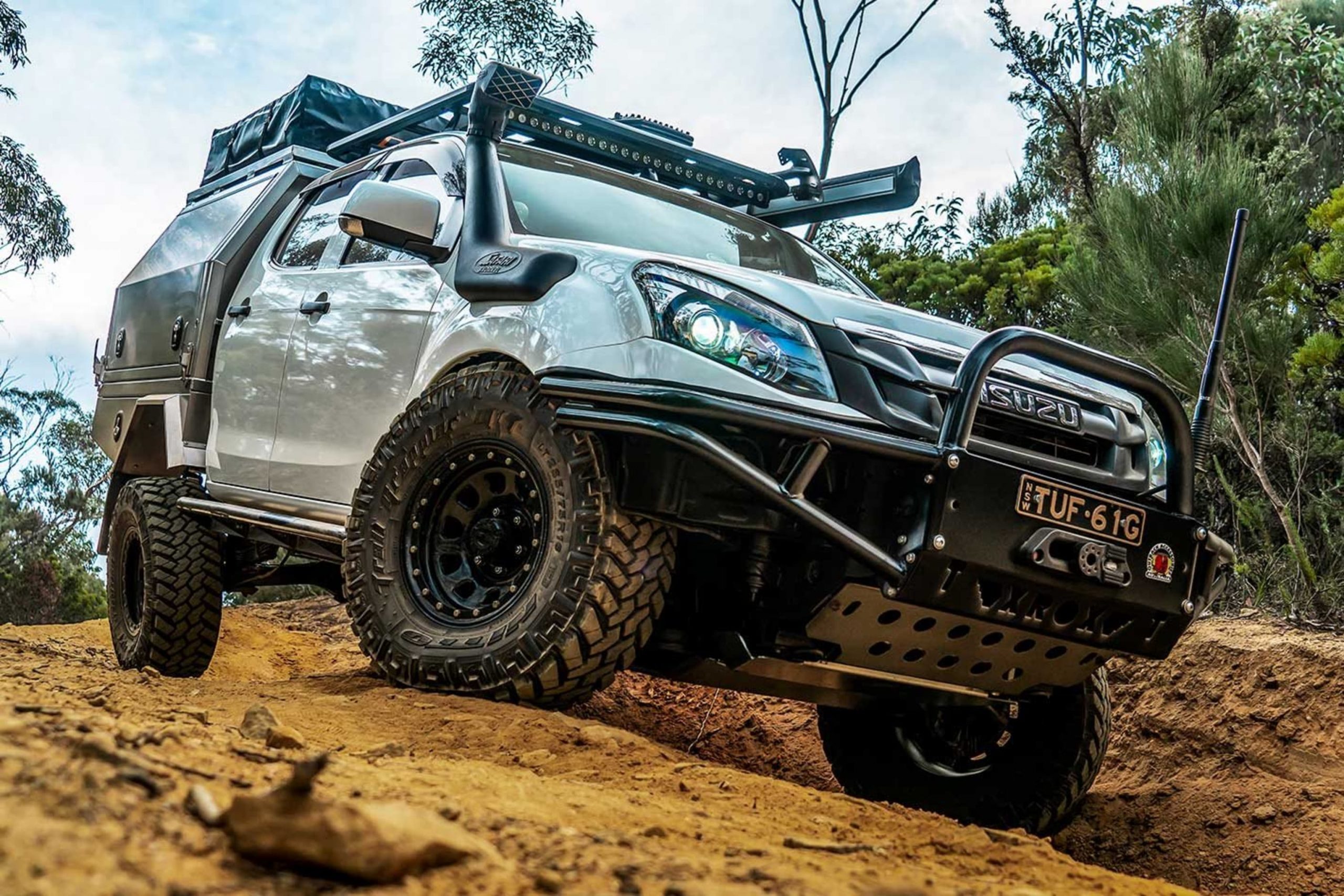 Độ xe Isuzu 10 do den xe isuzu scaled