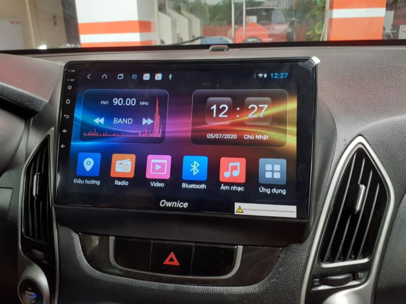 Màn hình DVD Android trên ô tô là gì? Có tính năng nổi bật? 1 lap dat man hinh dvd android tren o to